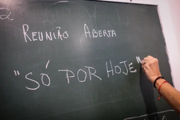 Alcoólicos Anônimos celebra 90 anos de ajuda na busca pela sobriedade